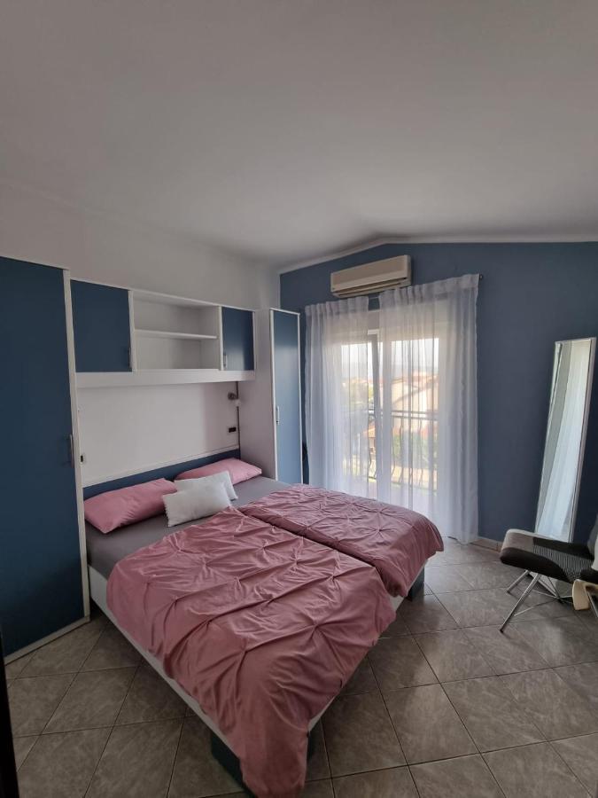 Apartments Jann Krk Town Exterior photo